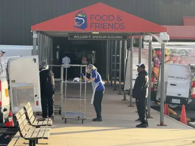 Volunteers make sure families facing serious illness have a happy Thanksgiving